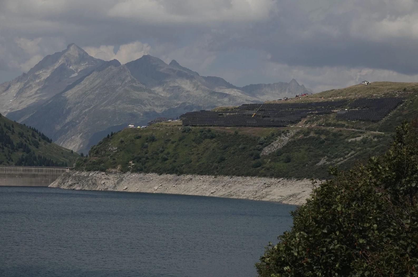 Weiter den See zurück ins Tal Val Nalps.