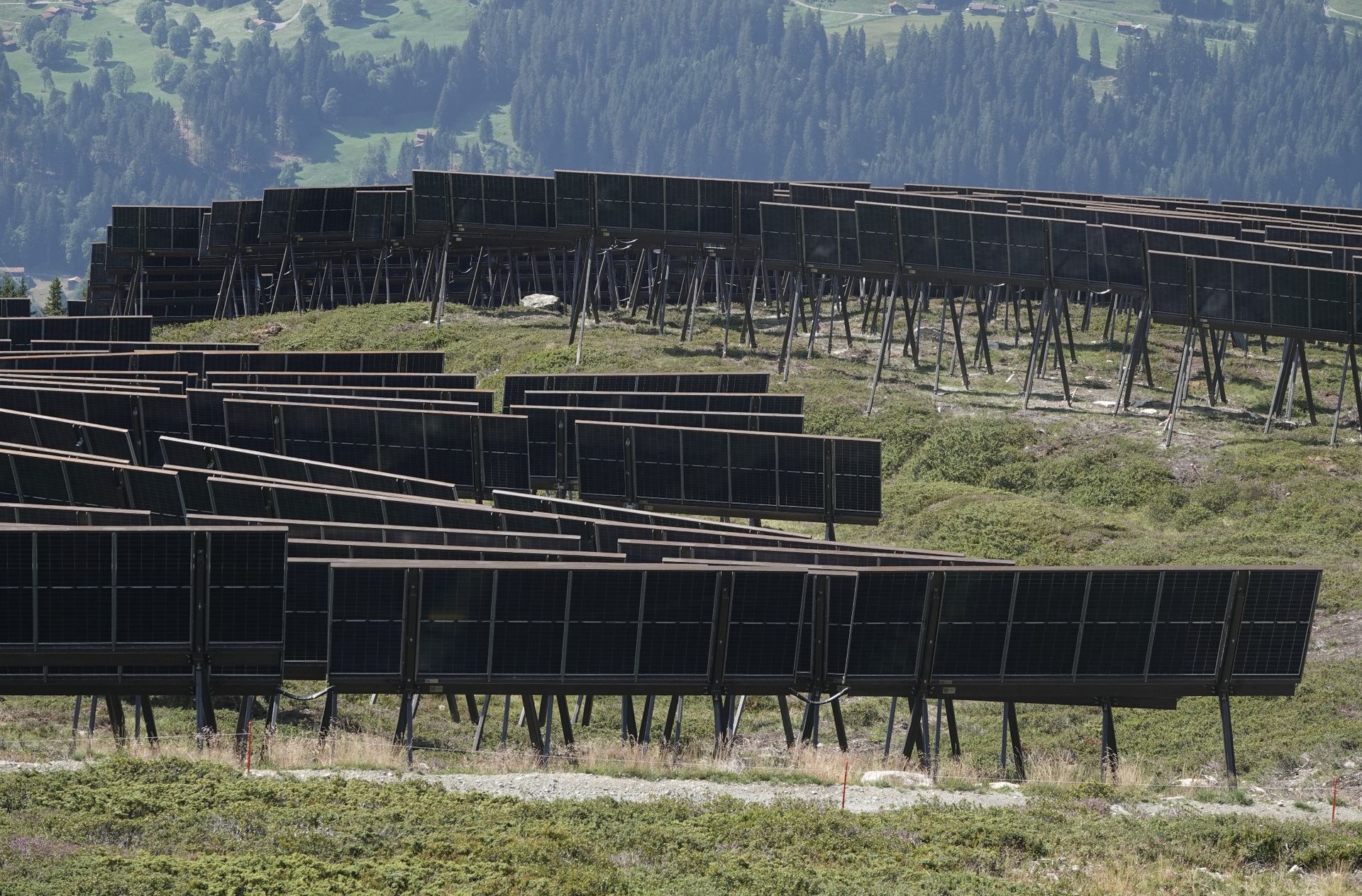 Die alpine Solaranlage von oben