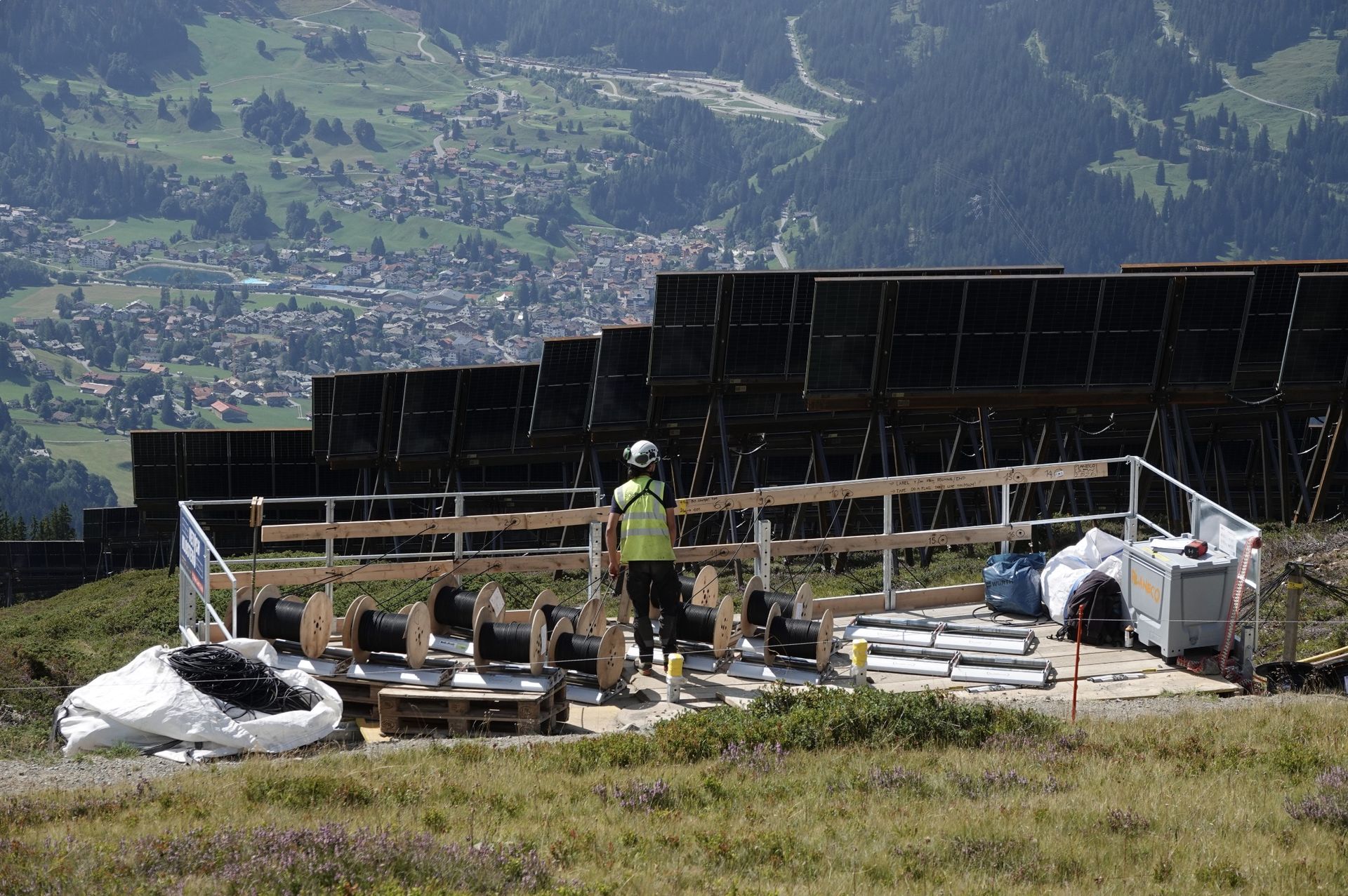 Kabelrollenplattform hoch über Klosters