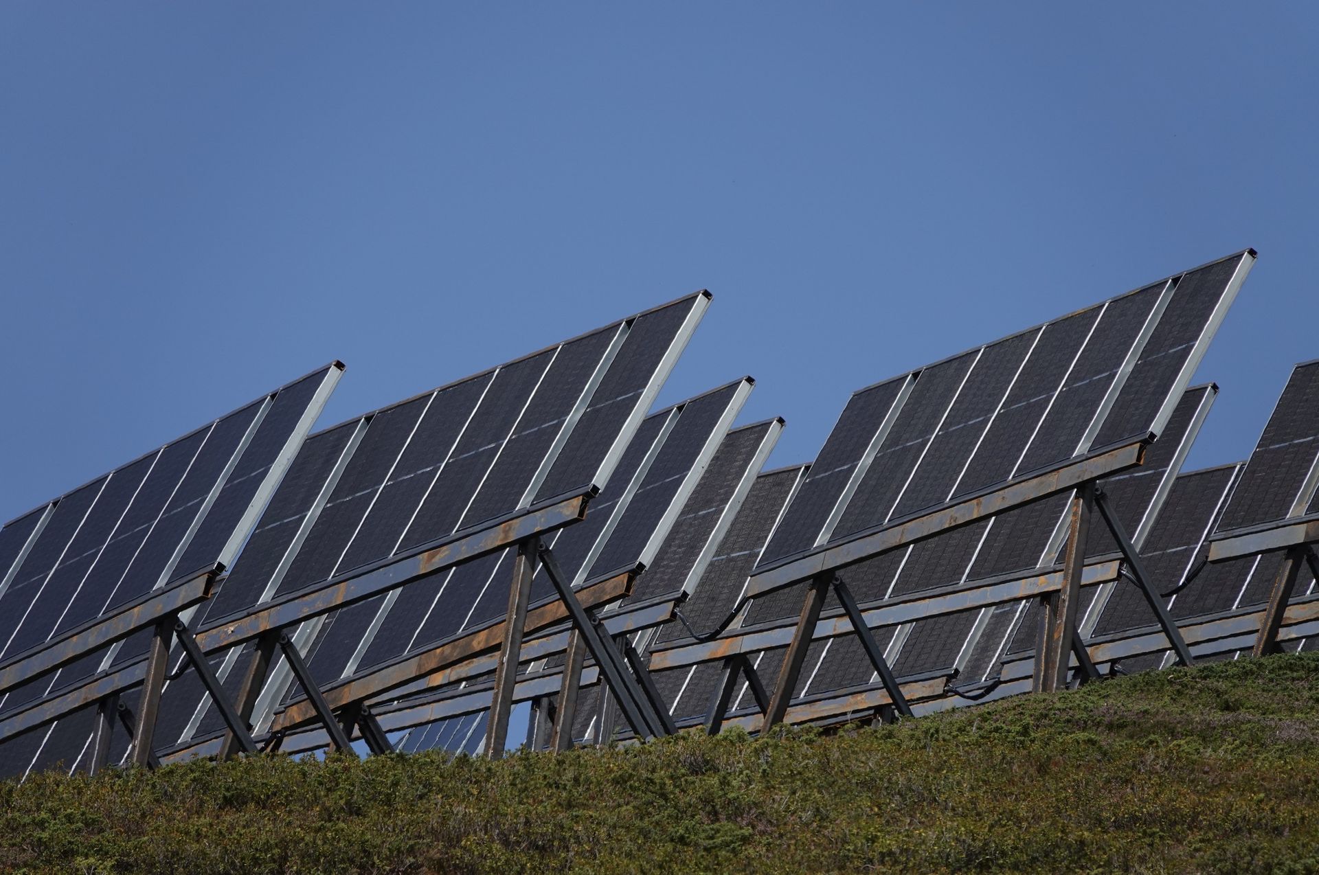 Mächtige Solartische von unten